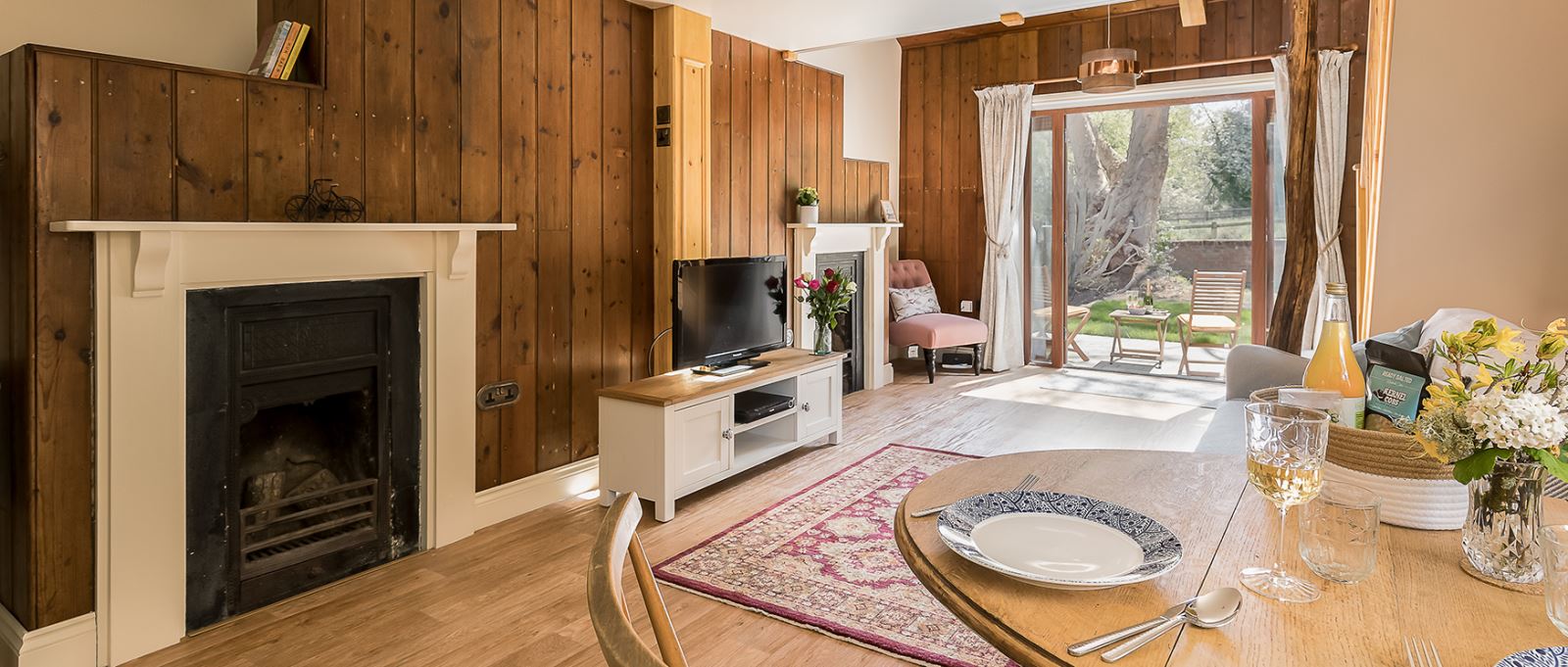 Living room area at Horseshoe Cottage, New Forest